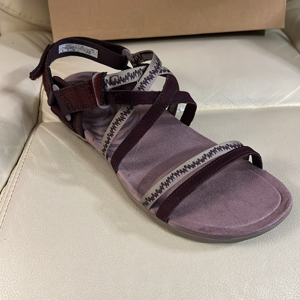 New in box Merrell Terran 3 Cush Lattice hiking sandals burgundy Size 8